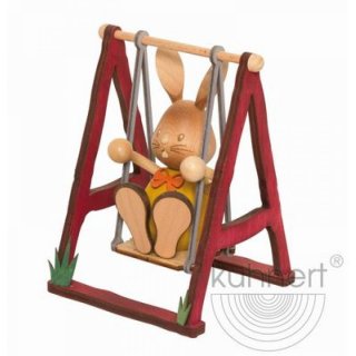 Kuhnert Osterhase Stupsi auf Schaukel