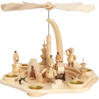 Wagner Pyramide Junior beim Iglubauen