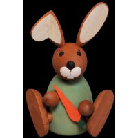 Richard Glässer Hase grün sitzend mit Möhre