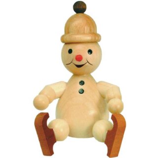 Wagner Schneemann Junior sitzend mit Schlittschuh